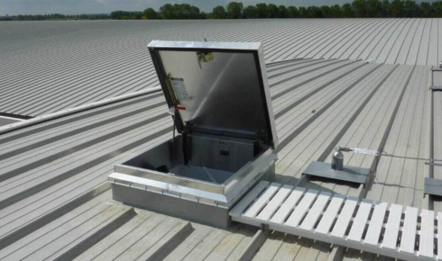 What benefit is there in ensuring roof access doors close properly and are not left propped open