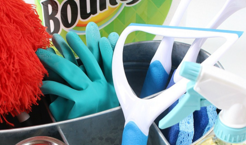 What difference does airing out bathrooms after hot showers make to mould prevention