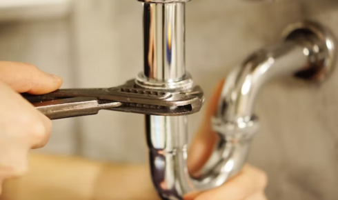 Why is it smart to avoid hanging heavy buckets on taps to fill them